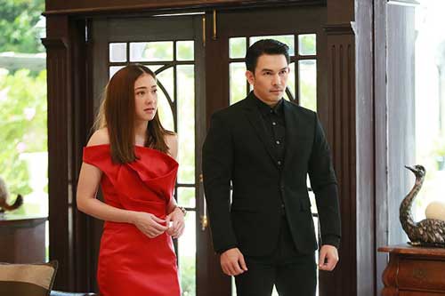 Ngày cưới, mẹ đẻ mang cả hộp vàng đến tặng nhưng tôi từ chối nhận