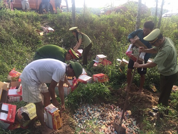 Nghệ An: Tiêu hủy 6.200 cái bánh trung thu không rõ nguồn gốc xuất xứ