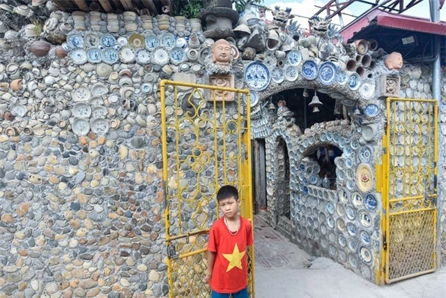 'Độc nhất vô nhị' ngôi nhà gắn hơn 10.000 bát, đĩa cổ ở Vĩnh Phúc
