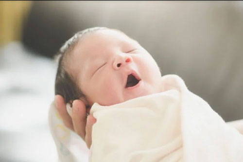 Bà mẹ lên mạng nhờ đặt tên cho con ai ngờ thành ra thế này