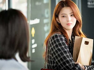 Phấn khởi đi làm ngày đầu tiên ở công ty mới, tôi "rụng rời" chân tay khi nhìn thấy mặt chị trưởng phòng