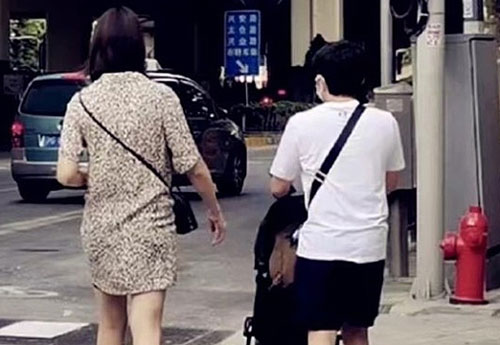 'Chú lùn TVB' lọt thỏm bên vợ