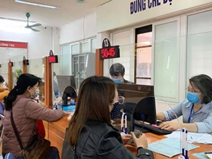 Chấm dứt hợp đồng đã 11 tháng, có được trợ cấp thất nghiệp?