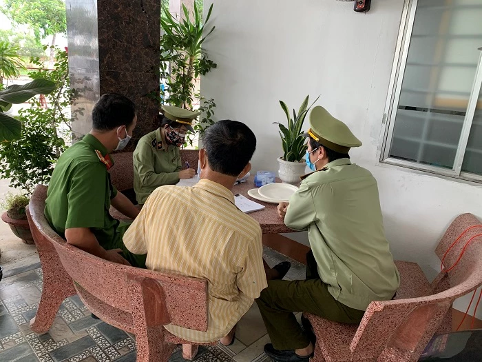 Đội QLTT số 5 - Cục Quản lý thị trường thành phố Đà Nẵng tiến hành lập biên bản để ghi nhận tình hình và tiếp tục làm việc để xử lý theo quy định.