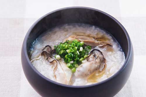 Cách nấu cháo hàu "nóng hổi, vừa thổi vừa ăn" cho bữa sáng