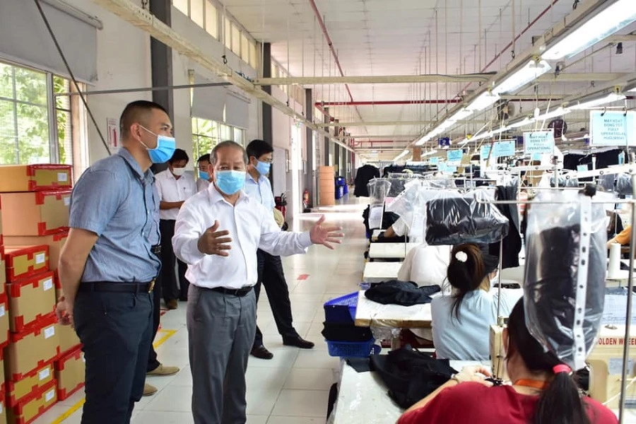 Chủ tịch UBND tỉnh Thừa Thiên Huế kiểm tra công tác sản xuất, kinh doanh và phòng chống dịch các doanh nghiệp trên địa bàn tỉnh.