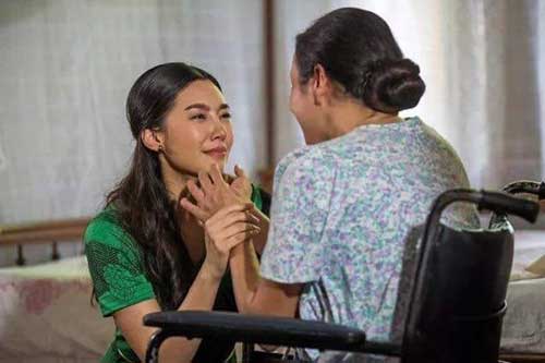 Mẹ chồng đuổi đi vào một đêm mưa bão khiến tôi căm hận vô cùng, song 2 năm sau gặp lại, tôi chỉ biết nghẹn ngào cảm ơn bà