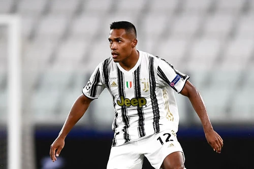 Hậu vệ trái: Alex Sandro.