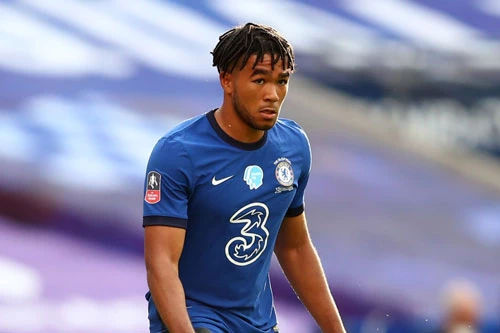 Tiền vệ phải: Reece James.