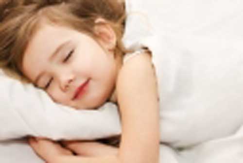 Đánh thức con dậy trước 6 giờ sáng: Sai lầm tai hại khiến con ăn mãi không lớn, thấp bé so với bạn bè