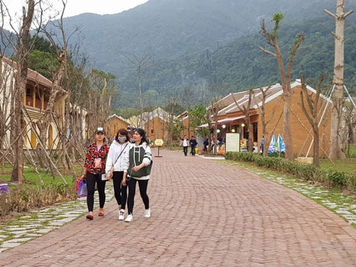 Làng hành hương ở Yên Tử thu hút khách du lịch