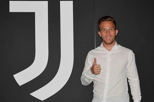 Tiền vệ: Arthur Melo.