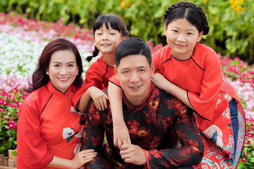 Ái nữ 8 tuổi nhà Bình Minh khoe chân dài kinh ngạc, dàn mỹ nhân showbiz dụi mắt trầm trồ