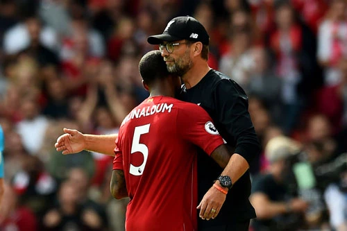 Wijnaldum và HLV Klopp.