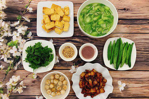 Bữa ăn nhiều rau thanh mát, cả nhà nhìn thấy thích mê