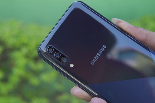 Samsung Galaxy A30s với RAM 4 GB, 3 camera sau, pin 4.000 mAh giảm giá ‘sập sàn’ 