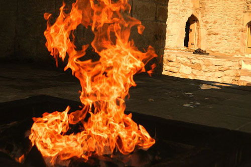 Vùng đất của “thần lửa” nơi có ngọn lửa bất diệt cháy suốt 4.000 năm chưa bao giờ tắt