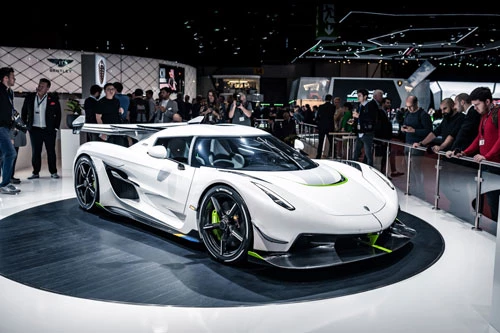 1. Koenigsegg Jesko (vận tốc tối đa: 483 km/h).