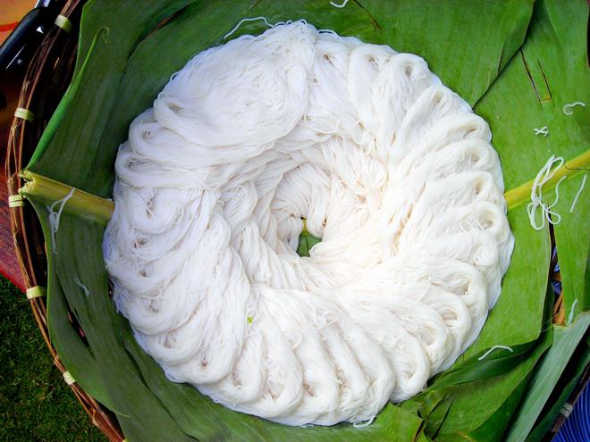 Cho bún vào miệng nhai, nếu không thấy điều này thì tức là bạn đang ngậm cả "bồ hóa chất'