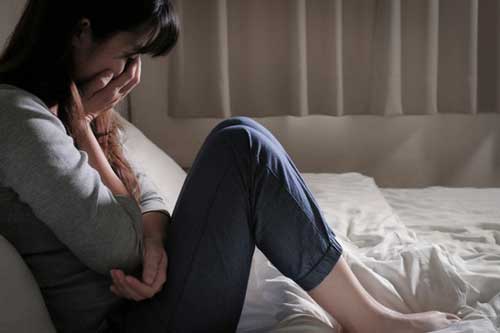 Mỗi tháng chồng mang về 50 triệu bảo vợ đi gửi tiết kiệm, tôi hí hửng tưởng anh kiếm được, nào ngờ nguồn gốc số tiền lại khiến tôi chao đảo