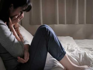 Mỗi tháng chồng mang về 50 triệu bảo vợ đi gửi tiết kiệm, tôi hí hửng tưởng anh kiếm được, nào ngờ nguồn gốc số tiền lại khiến tôi chao đảo