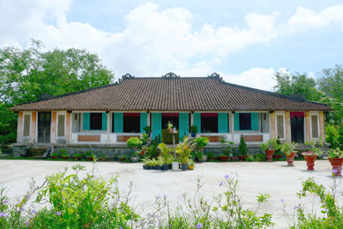 Về ngôi nhà trăm cột thưởng thức bữa trưa của ông Hội Đồng