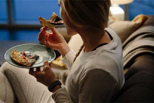 Những thói quen xấu trước khi đi ngủ dễ gây hại cho thận, nhiều người Việt đang mắc phải