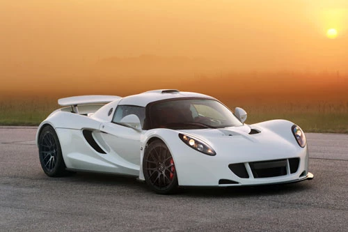 7. Hennessey Venom GT (vận tốc tối đa: 418 km/h).