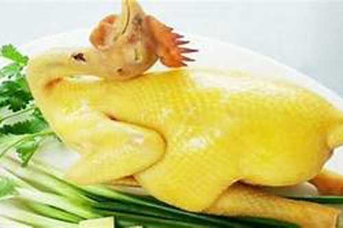 Cách luộc gà đẹp, "ngon mắt" chín đều, thơm ngọt, không nứt da cho mâm cỗ Rằm tháng 7