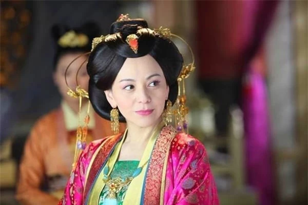 'Mẹ kế ác nhất màn ảnh Hoa ngữ': Lận đận tình duyên, qua hai lần đò vẫn sống cô đơn nhưng nhan sắc tuổi 49 mới đáng chú ý 4