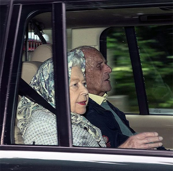 Nữ hoàng và Hoàng thân Philip đến Balmoral hồi đầu tháng 8. Ảnh: Goffphoto.