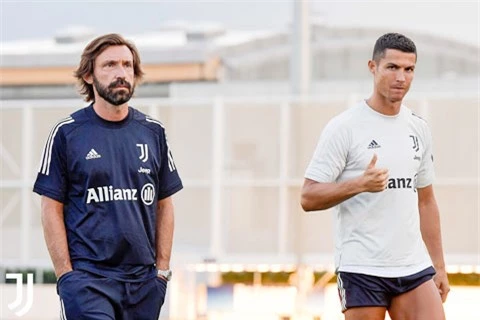Tân HLV Pirlo (trái) gặp nhiều thuận lợi trong kế hoạch tìm đối tác cho Ronaldo