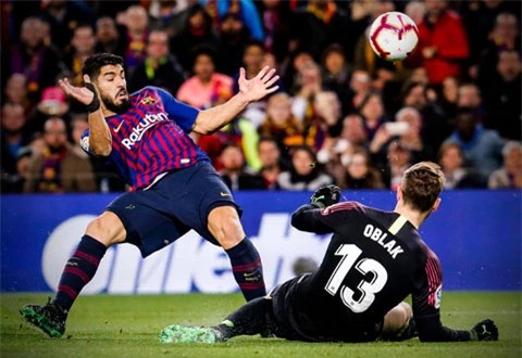 Suarez đang nhận lương 300.000 euro/tuần ở Barca và Atletico có lẽ là đội hiếm hoi có thể đáp ứng mức lương này