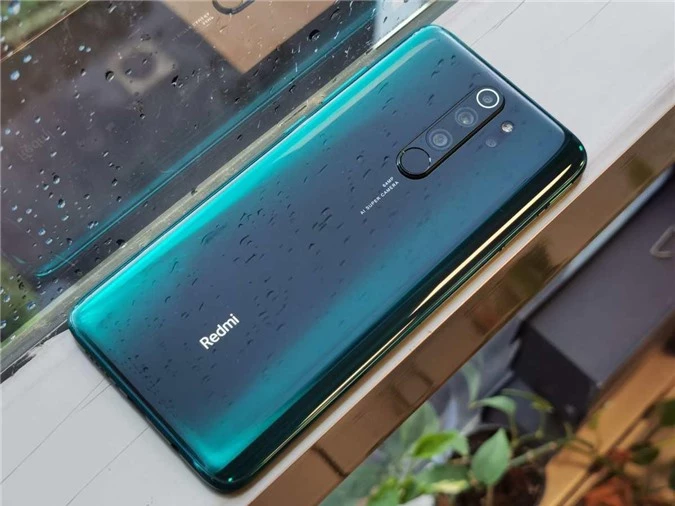 Ở mặt trước, Redmi Note 8 Pro sở hữu màn hình thiết kế giọt nước tương tự Realme 5 Pro, kích thước 6,53 inch, tấm nền IPS LCD cùng độ phân giải Full HD+.