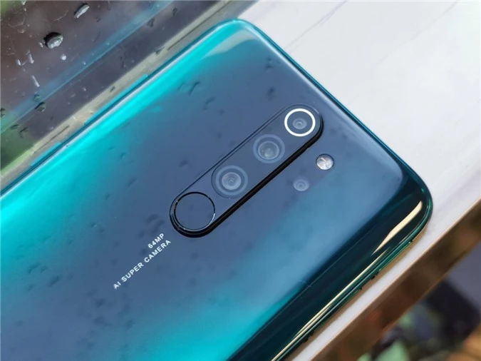 Đặc biệt Redmi Note 8 Pro là chiếc smartphone duy nhất trong danh sách có RAM 6GB, bộ nhớ trong 64GB chuẩn UFS 2.1. Máy có pin dung lượng pin 4.500mAh đảm bảo 2 ngày dùng với nhu cầu phổ thông và hỗ trợ sạc nhanh công suất 18W.