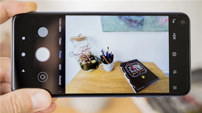 Về khả năng chụp hình, Redmi Note 9 có cụm 4 camera hình vuông, bao gồm cảm biến chính 48MP, cảm biến góc siêu rộng 8MP với trường nhìn 118 độ, cảm biến chiều sâu 2MP và cảm biến macro 2MP. Trong khi, camera selfie ở mặt trước có độ phân giải 13MP.