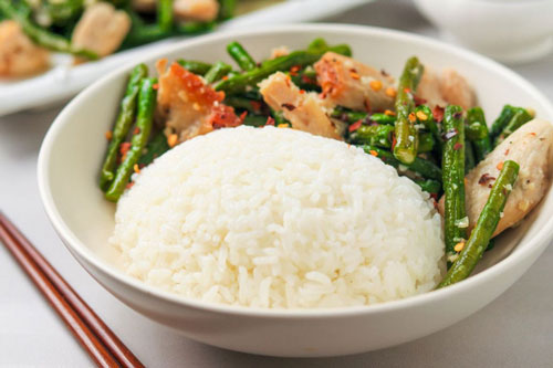 Đừng cắt cơm vì sợ béo, muốn khỏe, đẹp hãy áp dụng ngay cách ăn cơm này