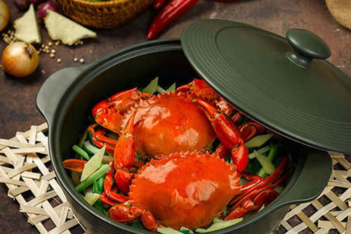 Hấp cua cứ cho trực tiếp vào nồi là sai, phải thêm nguyên liệu này mới ngon và không tanh