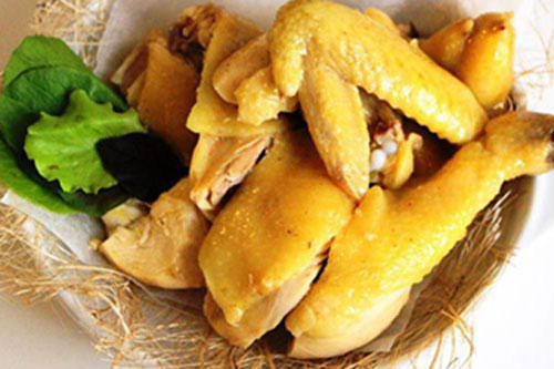 Thả con gà ướp dầu hào vào nồi cơm điện, 40 phút sau lại được món ngon bất ngờ