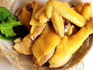 Thả con gà ướp dầu hào vào nồi cơm điện, 40 phút sau lại được món ngon bất ngờ