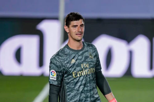 Thủ môn: Thibaut Courtois (Real Madrid - Chi phí giải phóng hợp đồng: 700 triệu euro).