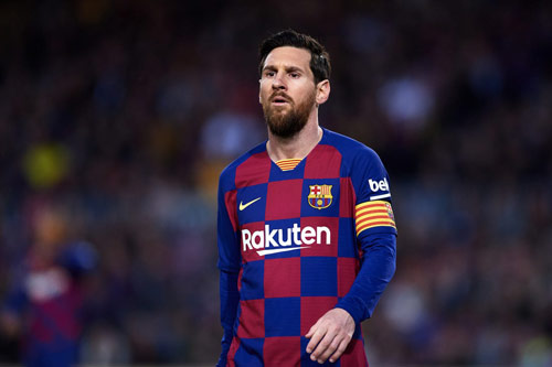 Tiền đạo trái: Lionel Messi (Barcelona - Chi phí giải phóng hợp đồng: 700 triệu euro). Tiền đạo trái: Lionel Messi (Barcelona - Chi phí giải phóng hợp đồng: 700 triệu euro).