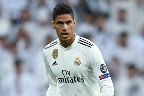 Trung Vệ: Raphael Varane (Real Madrid - Chi phí giải phóng hợp đồng: 500 triệu euro).