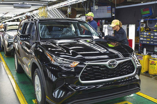 Sản lượng ô tô toàn cầu của Toyota giảm tháng thứ bảy liên tiếp