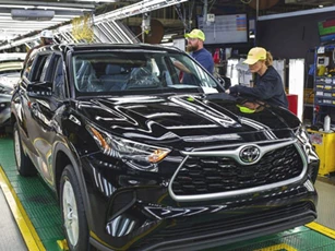Sản lượng ô tô toàn cầu của Toyota giảm tháng thứ bảy liên tiếp