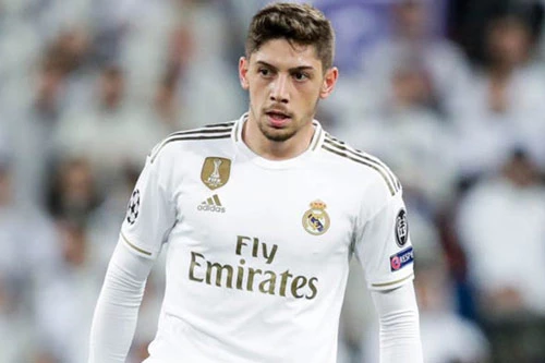 Tiền vệ trung tâm: Federico Valverde (Real Madrid - Chi phí giải phóng hợp đồng: 750 triệu euro).