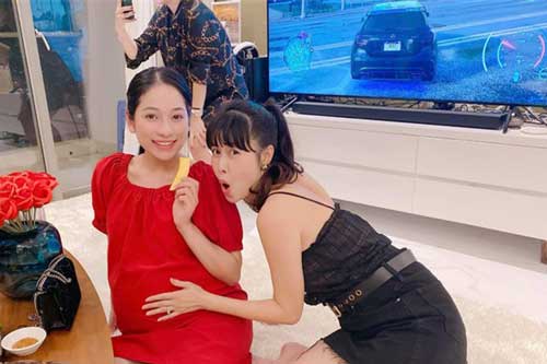 Sara Lưu lộ mặt mộc ở cuối thai kì, nhan sắc mẹ bầu 8 tháng còn lấn át cả bà xã Đăng Khôi