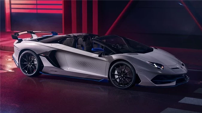  Trái tim của Aventador SVJ Xago Edition vẫn là khối động cơ V12 có dung tích 6,5 lít, sản sinh công suất 770 PS và 720Nm mô-men xoắn. Nhờ nguồn sức mạnh này, siêu xe mui trần của Lamborghini chỉ mất chưa đến 3 giây để tăng tốc từ 0-100km/h trước khi đạt vận tốc tối đa 350km/h. 