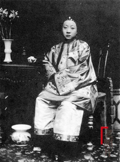 Loạt ảnh cũ phản ánh chân thực nhất về những phụ nữ người Hán vào cuối thời nhà Thanh - Ảnh 9.