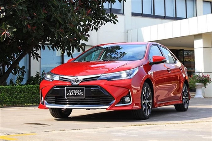 Phân khúc xe hạng C: Cerato vững ngôi đầu, Corolla Altis “mất hút”